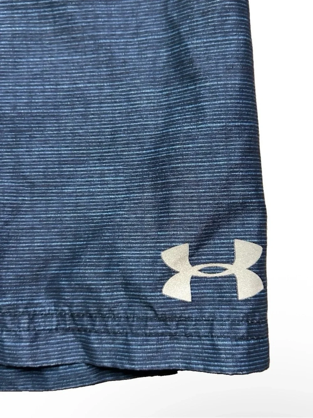 Boy’s Under Armour Summer Swim Trunks Size Medium (8)